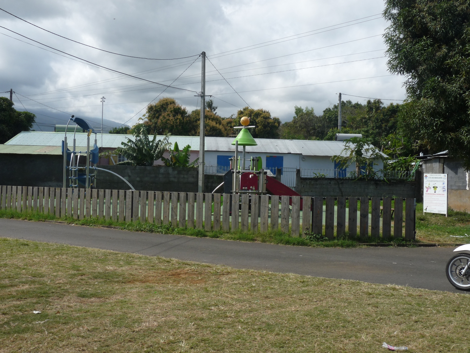 Aire de Jeux - Cité des Manguiers