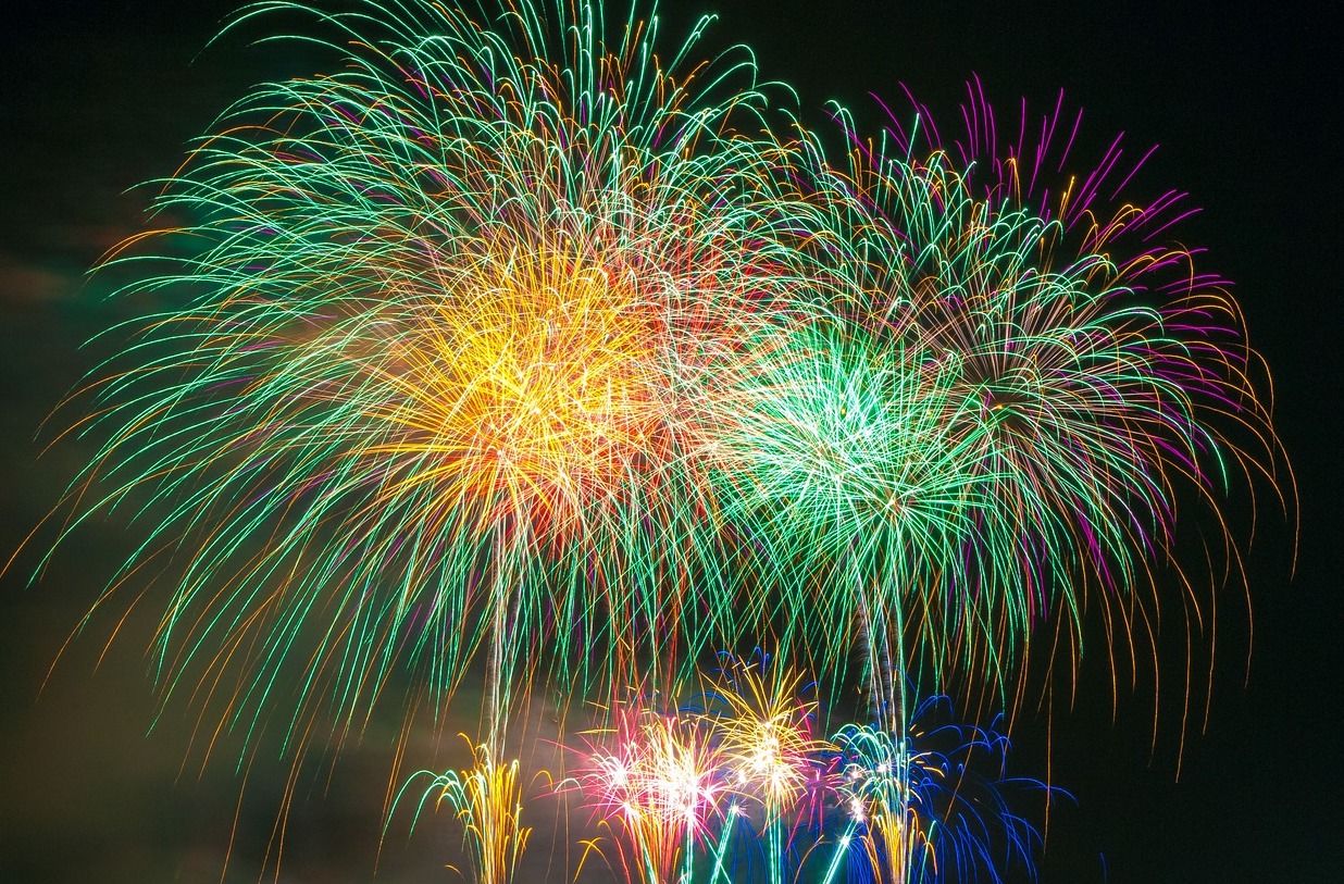 Découvrez les festivités de Saint Pierre pour la Fête Nationale : défilé, concert et feu d'artifice à 22H le 13 juillet