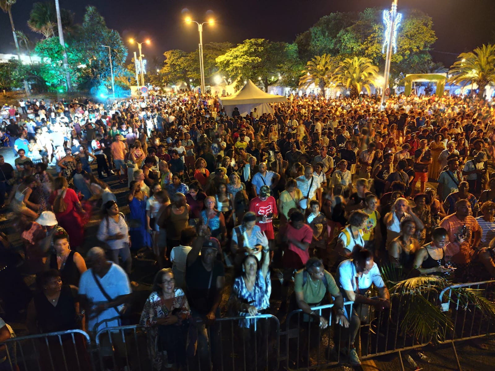 Retour en photos : 20 désamb' de folie sur le front de mer de Saint Pierre