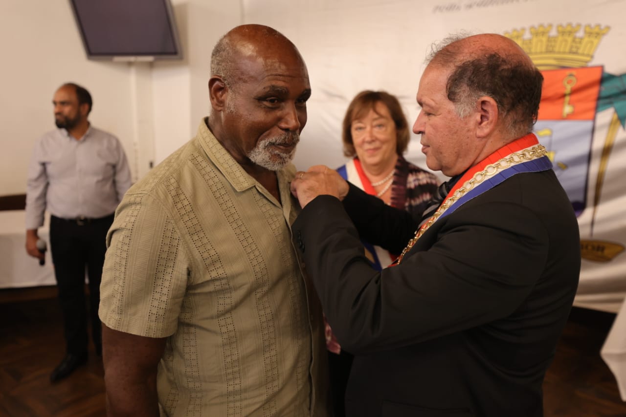 Remise de médailles d’argent pour services rendus à la population