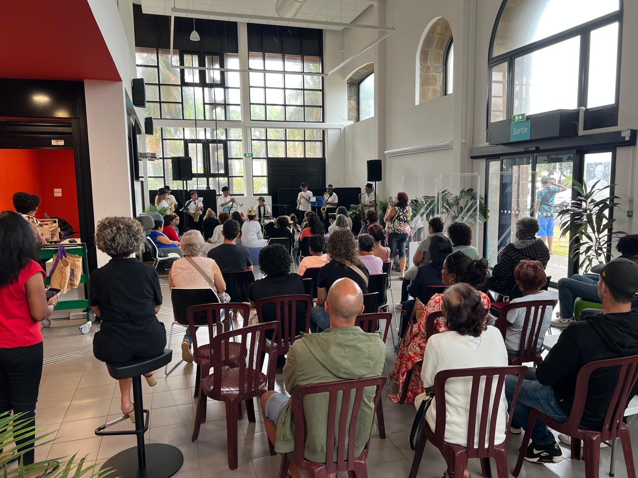 Athéna dans les quartiers