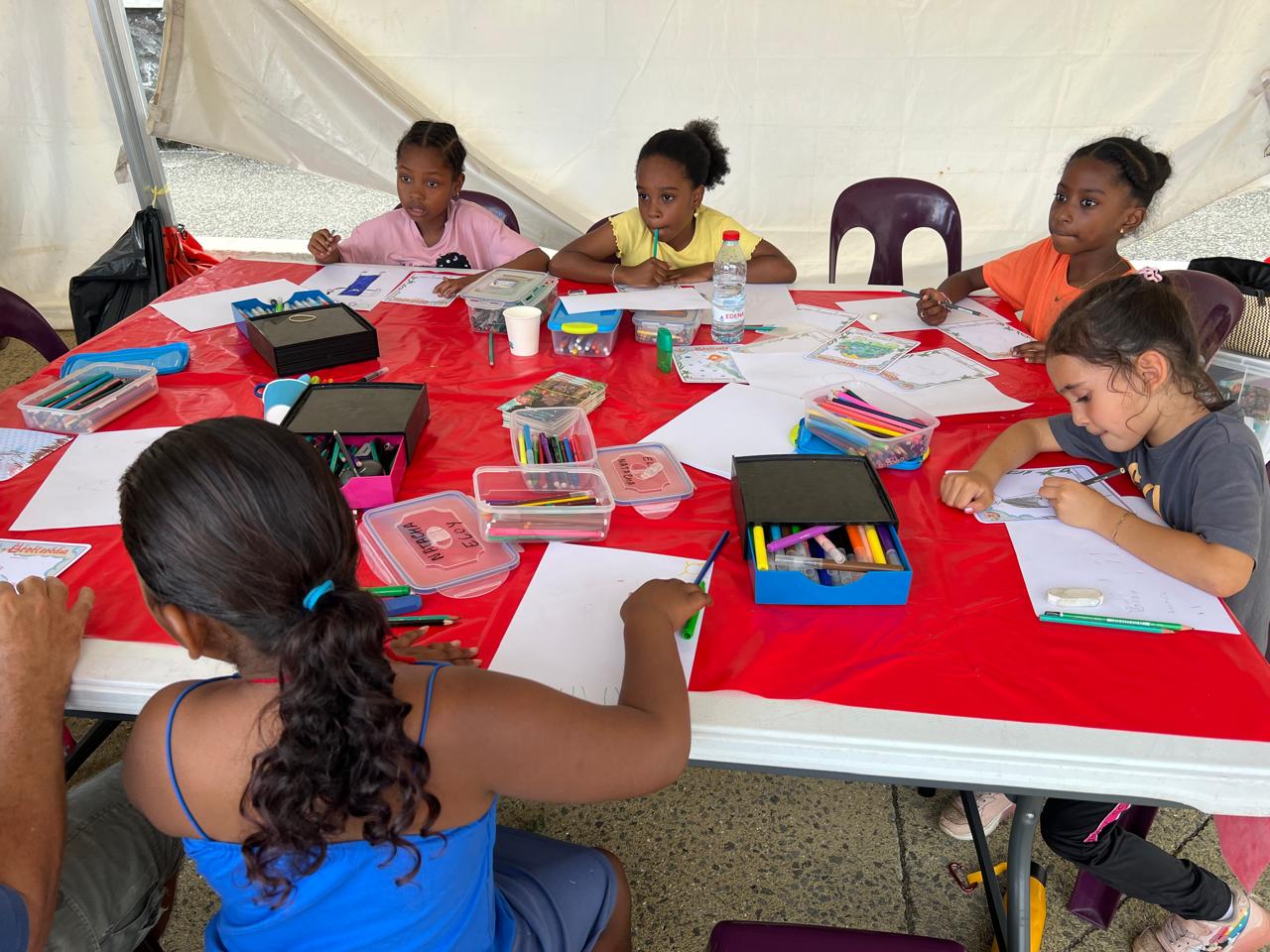 Athéna dans les quartiers